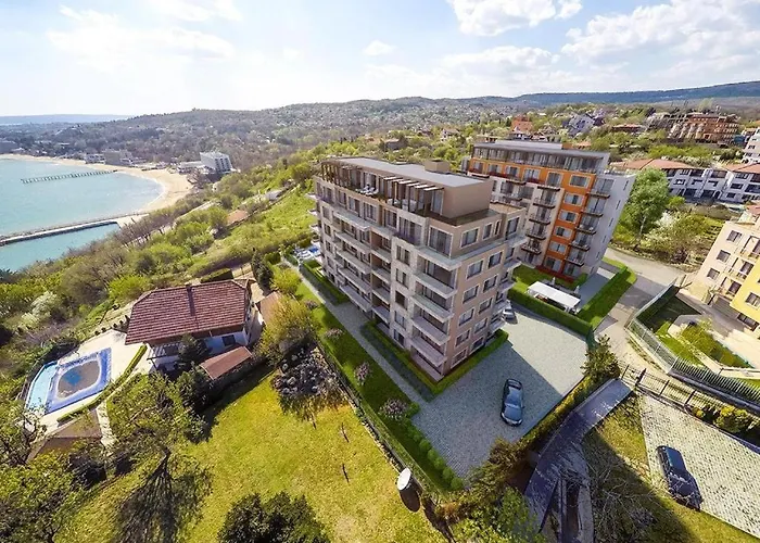 Luxury Apartament Near The Sea 公寓 瓦爾納