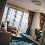 Апартамент Luxury Near The Sea *