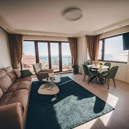 Apartment Luxury Near The Sea